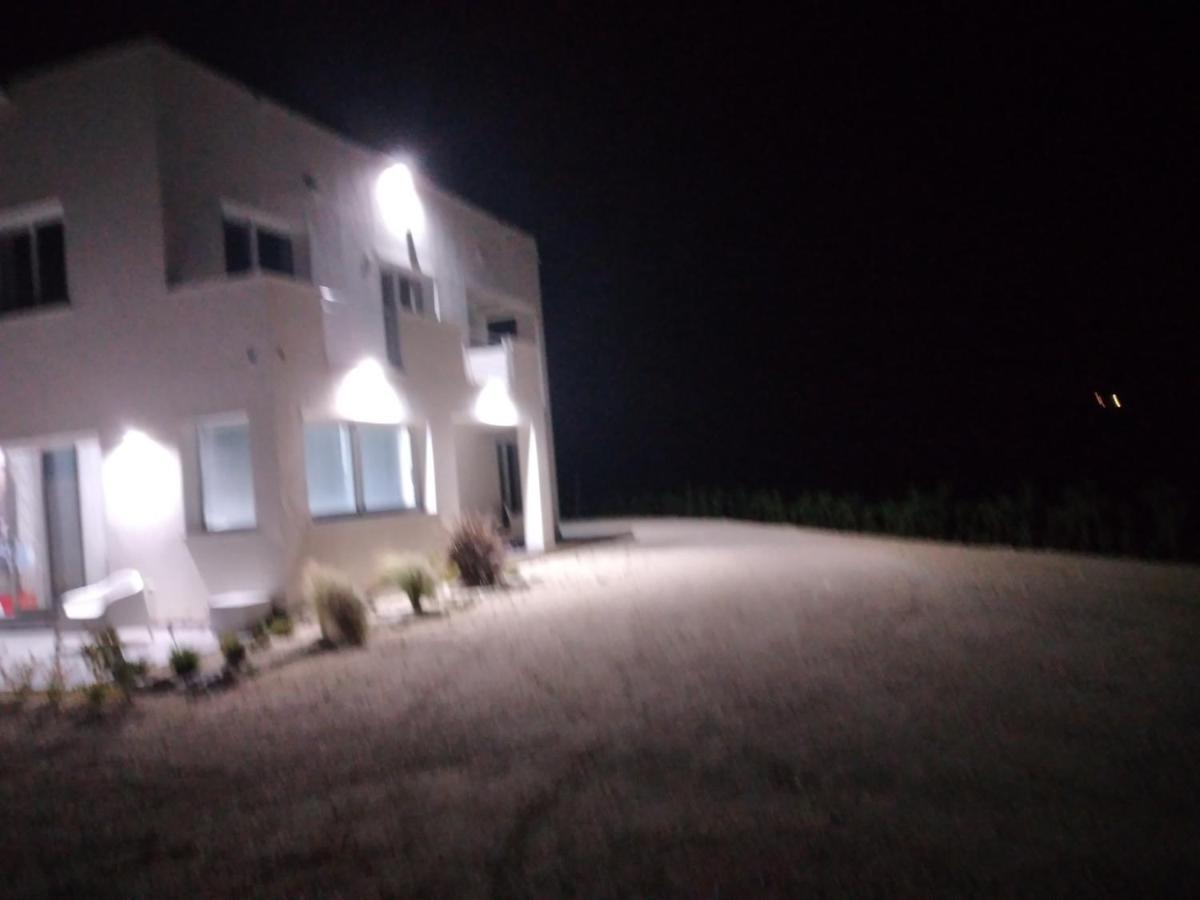 La Dama Bianca Bovo Marina Hotel Montallegro Buitenkant foto